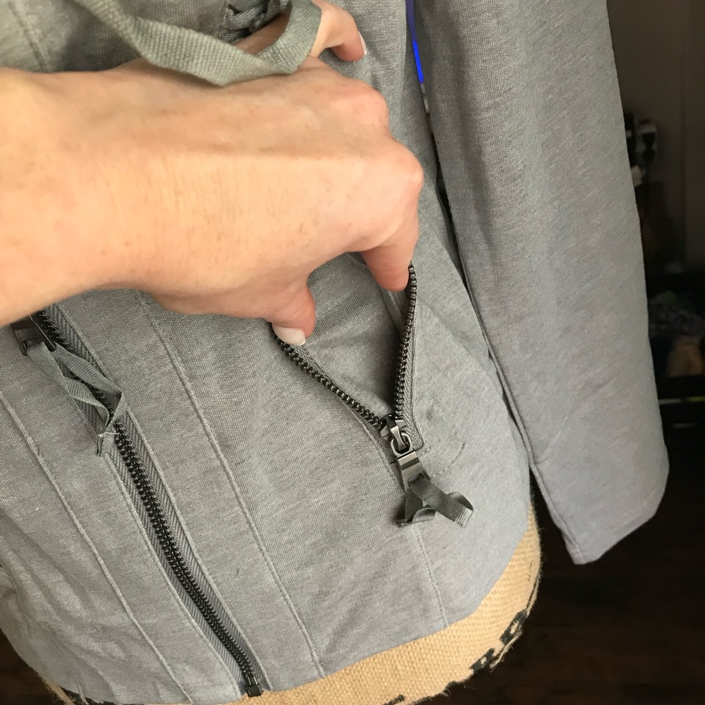 Ruffled Zip-up - Picture 4 of 7